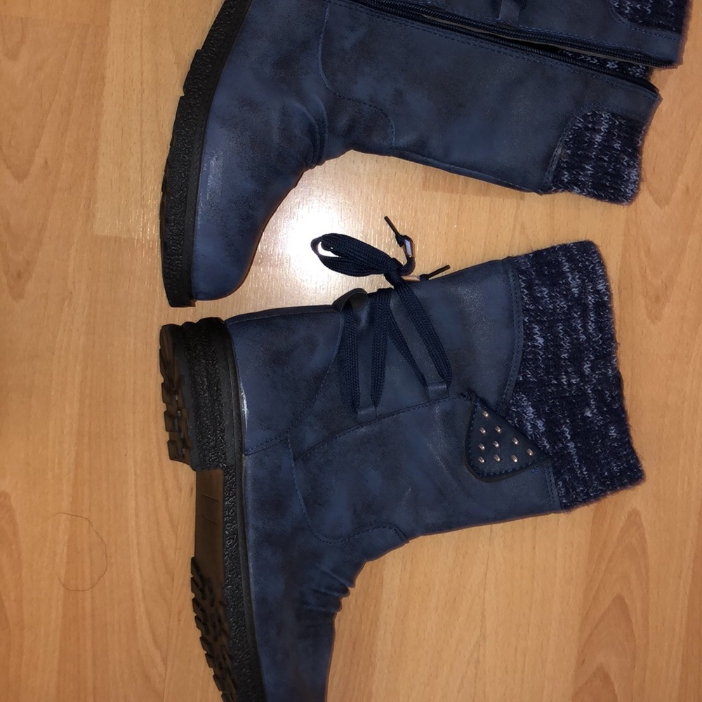 Blue leather boots size 8.5 womens